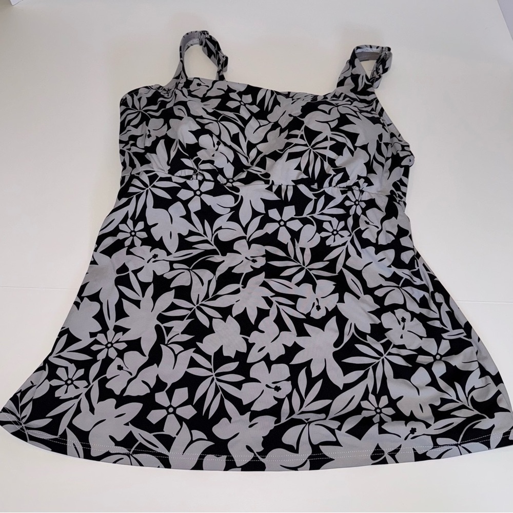 Lands end size 12 mast swim top